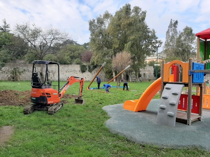 Albissola Marina, al Parco Faraggiana è arrivata la teleferica: un nuovo gioco per ragazzi fino ai 14 anni (FOTO) Albissola Marina, al Parco Faraggiana è arrivata la teleferica: un nuovo gioco per ragazzi fino ai 14 anni (FOTO)