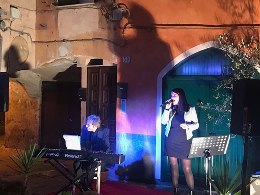 La cantante albenganese Roberta Monterosso e il pianista Luppi Musso in concerto a Genova La cantante albenganese Roberta Monterosso e il pianista Luppi Musso in concerto a Genova