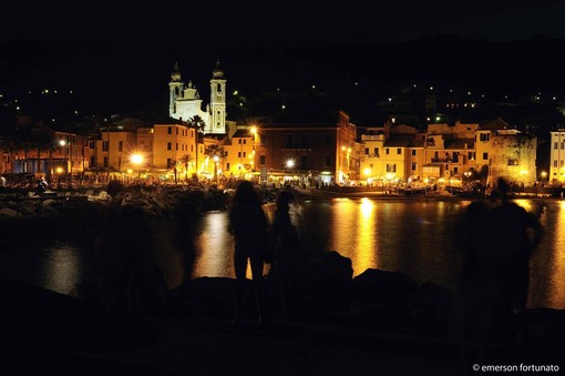Oggi 25 giugno, solstizio d'estate, a Laigueglia si festeggia la Notte Romantica dei Borghi più Belli d'Italia