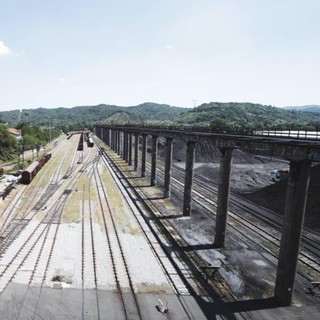 Cairo, al via la demolizione della linea sospesa dei parchi di stoccaggio carbone Cairo, al via la demolizione della linea sospesa dei parchi di stoccaggio carbone