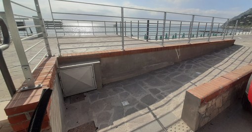 Laigueglia, realizzata una rampa di transito per sedie a rotelle