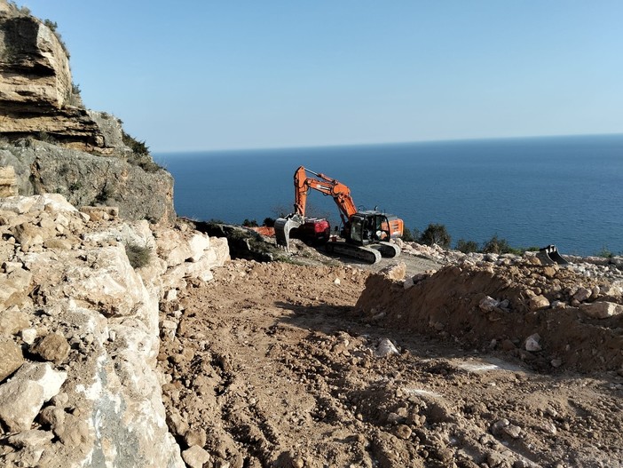 Messa in sicurezza della Cava “dei Fossili” di Verezzi, Dacquino: “Indispensabile intervenire” Messa in sicurezza della Cava “dei Fossili” di Verezzi, Dacquino: “Indispensabile intervenire”