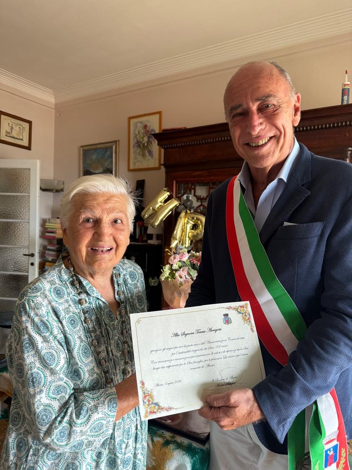 Alassio festeggia i 100 anni di Teresa Arrigoni: gli auguri del sindaco Melgrati Alassio festeggia i 100 anni di Teresa Arrigoni: gli auguri del sindaco Melgrati