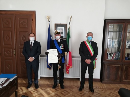 Al Capitano di Fregata Leonardo Deri il titolo di Cavaliere della Repubblica