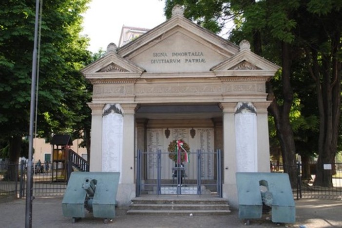 L'appello del consigliere Poggio: "Chi di dovere si adoperi per far rispettare a 'Cairo Medievale' il rintocco della campana del Monumento ai Caduti"