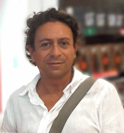 Le onde del mare, gli stretti carruggi e Finale Ligure fanno da sfondo a "Il morso del vento", il nuovo noir di Marco Marinoni