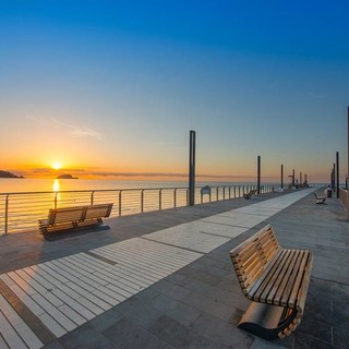 Alassio: sabato e domenica molo vietato nelle ore notturne, contingentato nelle diurne