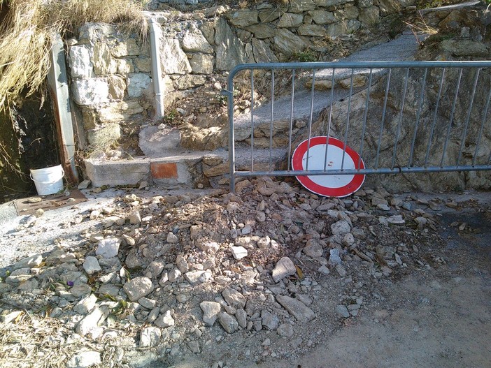 Viaggio tra le "strade dimenticate" del Monte di Finalpia. I malumori dei cittadini (FOTOgallery)