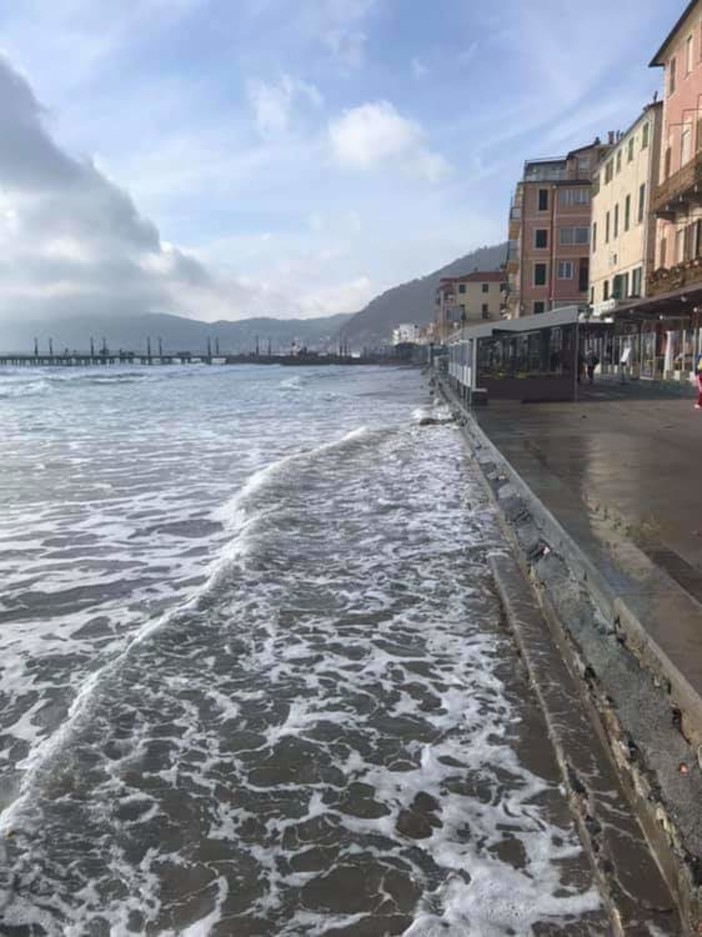 Ennesima mareggiata e danni ad Alassio che bussa alle porte della Regione e chiede 6 milioni di euro Ennesima mareggiata e danni ad Alassio che bussa alle porte della Regione e chiede 6 milioni di euro