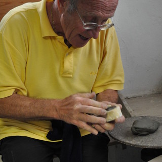 Alla Fornace di Albisola arriva il figurinaio e ceramista Alberto Mantero