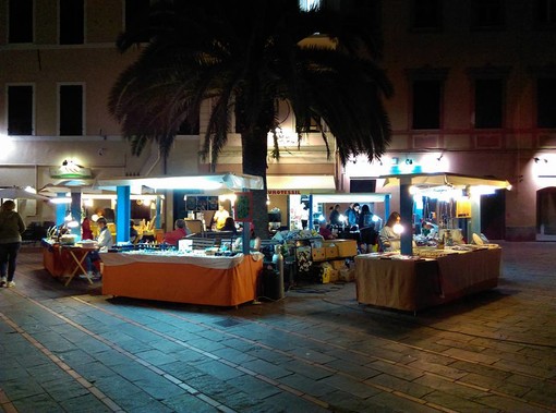 Loano, in piazza Massena il &quot;Mercatino dell'Artigianato&quot;