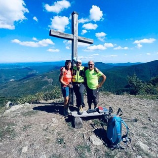 Monte Camulera, Cai Savona e Slow Food Alta Valle Bormida posano il nuovo libro di vetta (FOTO)