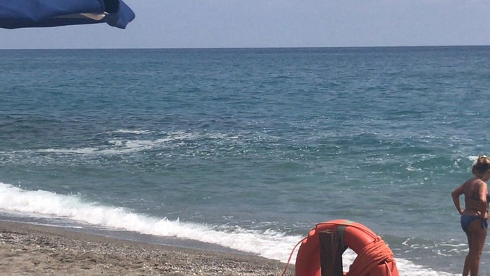 Mare sporco: pomeriggio di disagi a Borgio Verezzi (FOTO) Mare sporco: pomeriggio di disagi a Borgio Verezzi (FOTO)