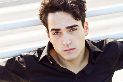 L’attore pietrese Manuel Zicarelli in tv con Gianni Morandi: “Amo i ruoli tormentati, ma in fondo sono un buono” L’attore pietrese Manuel Zicarelli in tv con Gianni Morandi: “Amo i ruoli tormentati, ma in fondo sono un buono”