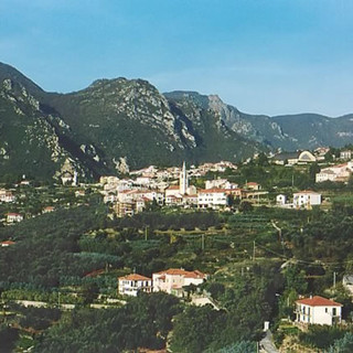 Magliolo, cambia gestione lo storico alimentari del paese: Paolo Abate va in pensione, subentra Alessio Bussacchetti Magliolo, cambia gestione lo storico alimentari del paese: Paolo Abate va in pensione, subentra Alessio Bussacchetti