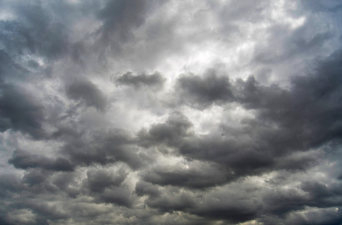 Meteo, nubi irregolari e nebbie senza un vero peggioramento