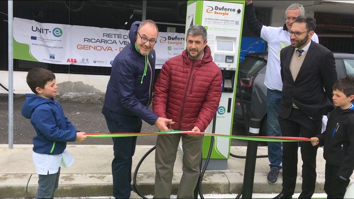 Vado Ligure, Progetto Green: inaugurate al Molo 8.44 le colonnine di ricarica per le auto elettriche