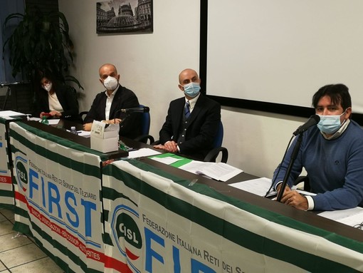 Matteo Muzio confermato segretario responsabile del gruppo Carige per First Cisl Matteo Muzio confermato segretario responsabile del gruppo Carige per First Cisl