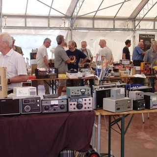 "Vendo Compro Regalo Savona": il market dell'usato online che tanto piace su facebook