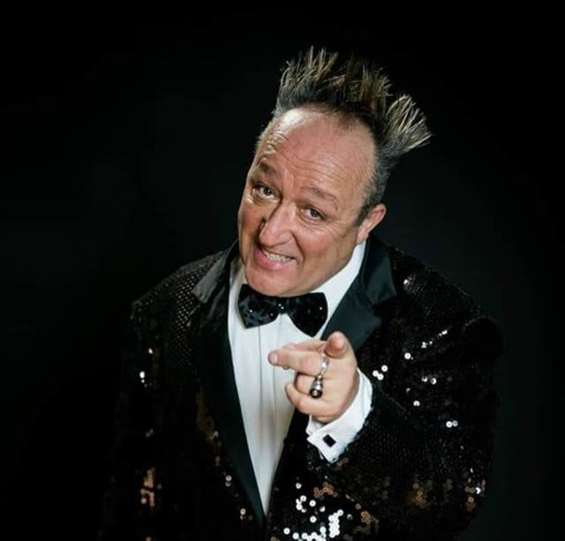 Alassio, Max Cavallari in scena il 10 aprile con lo spettacolo "Stasera sono Fico" Alassio, Max Cavallari in scena il 10 aprile con lo spettacolo "Stasera sono Fico"