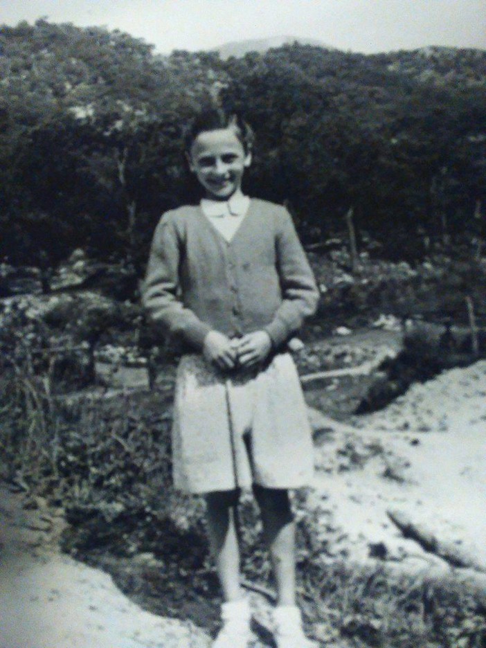 Data in adozione, oggi la signora Maria cerca di risalire alle sue origini biologiche. L'appello:"Vorrei portare un fiore a mia madre"