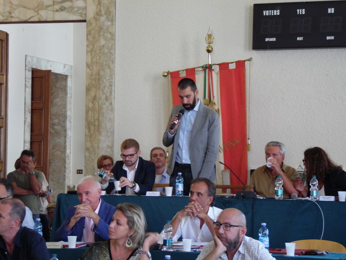 Matteo Mantero dedica il suo lunedì alle problematiche dell'Ospedale di Cairo Montenotte Matteo Mantero dedica il suo lunedì alle problematiche dell'Ospedale di Cairo Montenotte