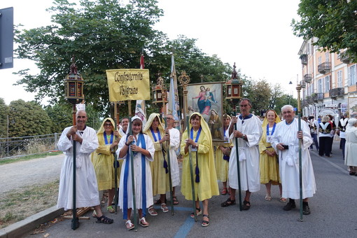 In foto alcuni momenti della processione della Madonna del Carmine, a Cuneo In foto alcuni momenti della processione della Madonna del Carmine, a Cuneo