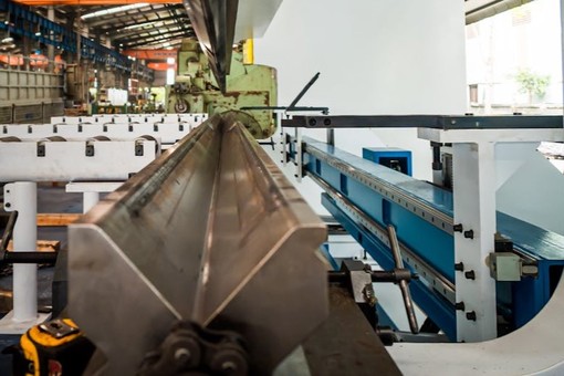 Innovazione e Tradizione: il Futuro della Lavorazione Lamiera con Cecchini Macchine Innovazione e Tradizione: il Futuro della Lavorazione Lamiera con Cecchini Macchine