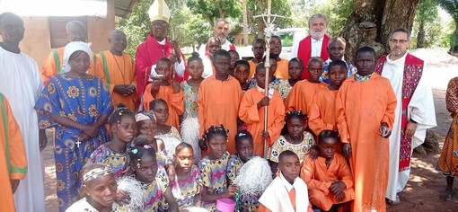 A Savona l'ultimo incontro dei giovani in partenza per Monassao A Savona l'ultimo incontro dei giovani in partenza per Monassao
