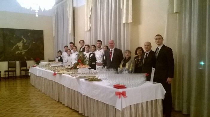 L'Alberghiero "Migliorini" di Finale rende "gustosi" gli auguri natalizi della Prefettura di Savona