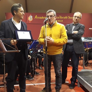 Giustenice, tra le note di Natale gli auguri per il pensionamento di Marco Ferrari (FOTO)