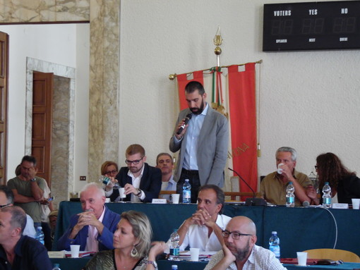 Matteo Mantero dedica il suo lunedì alle problematiche dell'Ospedale di Cairo Montenotte Matteo Mantero dedica il suo lunedì alle problematiche dell'Ospedale di Cairo Montenotte