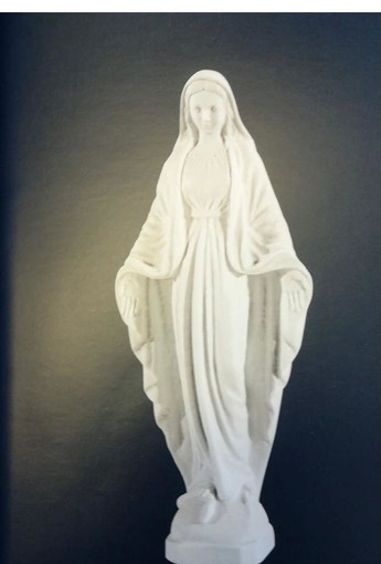 Festa dell'Immacolata: la Compagnia di San Pietro dona una nuova statuetta della Madonna per lo scoglio del Mombrino a Finale