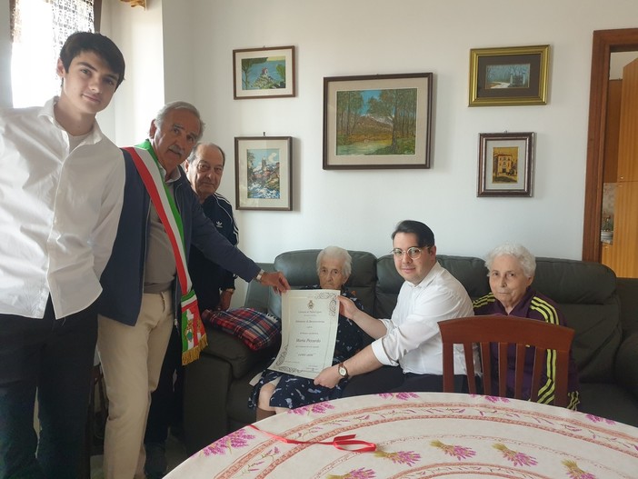 Pietra Ligure, festa grande per i cento anni di Maria Piccardo Pietra Ligure, festa grande per i cento anni di Maria Piccardo
