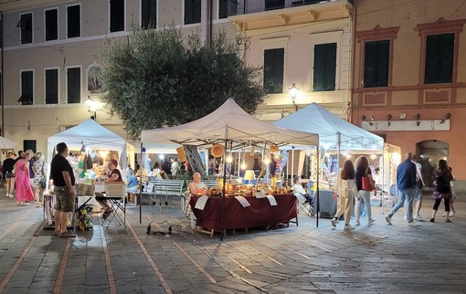 Loano, artisti e artigiani tornano in piazza il 9 agosto coi mercatini a loro dedicati