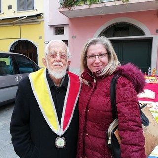 Nella foto: Marco Viara (Forum Culturale Borghetto) e Maria Ester Cannonero (assessore alle politiche sociali)