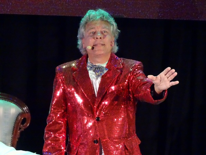 Cabaret e risate per Bastapoco Onlus, prossimo appuntamento al Teatro Salvini di Pieve di Teco
