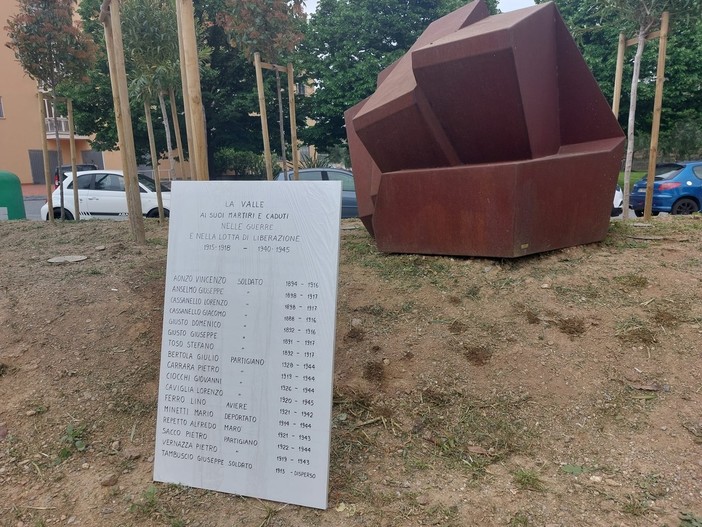 Vado, inaugurato un nuovo Monumento alla Resistenza e ai Caduti nella riqualificata piazza della Valle (FOTO e VIDEO) Vado, inaugurato un nuovo Monumento alla Resistenza e ai Caduti nella riqualificata piazza della Valle (FOTO e VIDEO)