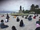 Savona, la pioggia non ferma il Black Lives Matter: seduti al Prolungamento contro il razzismo (FOTO e VIDEO)