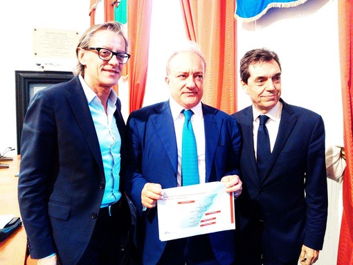 Il sottosegretario ai trasporti Margiotta: "Lo spostamento a monte della ferrovia sarà realtà". Presentato ad Albenga un progetto da 1,5 milioni di euro Il sottosegretario ai trasporti Margiotta: "Lo spostamento a monte della ferrovia sarà realtà". Presentato ad Albenga un progetto da 1,5 milioni di euro