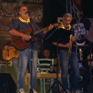 A due anni dalla scomparsa di Don Gallo le sue parole ispirano una canzone del cantautore Massimo Schiavon