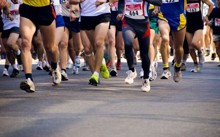 Liguria Marathon rinviata, sui social si scatena la rabbia dei runners