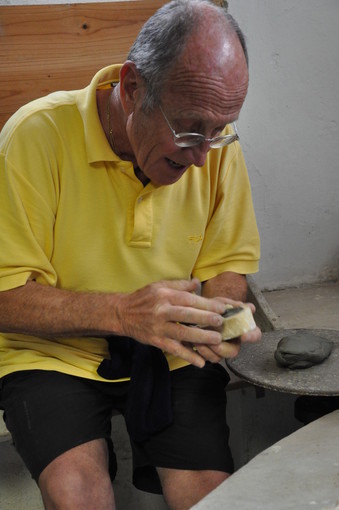 Alla Fornace di Albisola arriva il figurinaio e ceramista Alberto Mantero