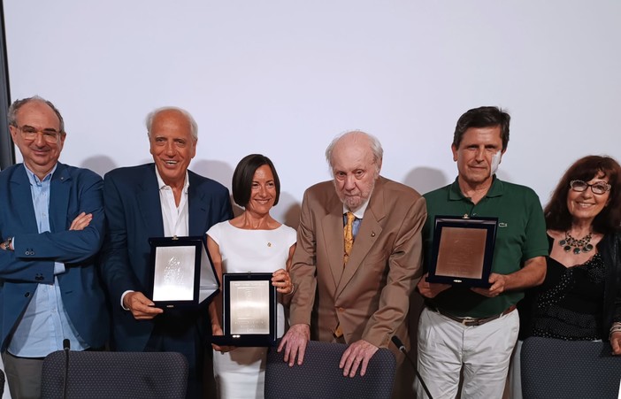 Alassio celebra l’eccellenza: conferiti i "Premi Estate 2024" del Centro Pannunzio Alassio celebra l’eccellenza: conferiti i "Premi Estate 2024" del Centro Pannunzio