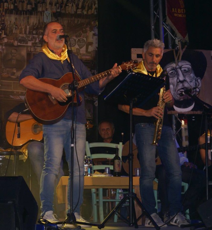 A due anni dalla scomparsa di Don Gallo le sue parole ispirano una canzone del cantautore Massimo Schiavon A due anni dalla scomparsa di Don Gallo le sue parole ispirano una canzone del cantautore Massimo Schiavon
