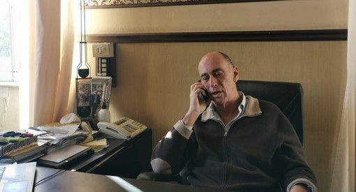 Alassio, il sindaco Melgrati torna al lavoro dopo l'operazione