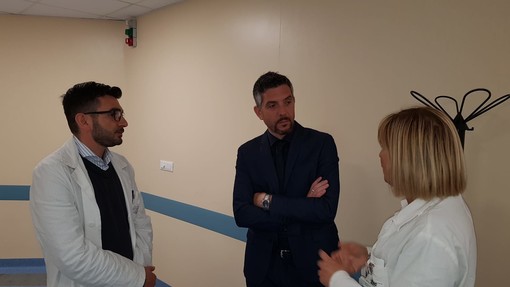 Il consigliere regionale Andrea Melis (M5S) fa visita all'ospedale di Savona