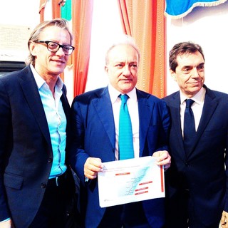 Il sottosegretario ai trasporti Margiotta: "Lo spostamento a monte della ferrovia sarà realtà". Presentato ad Albenga un progetto da 1,5 milioni di euro