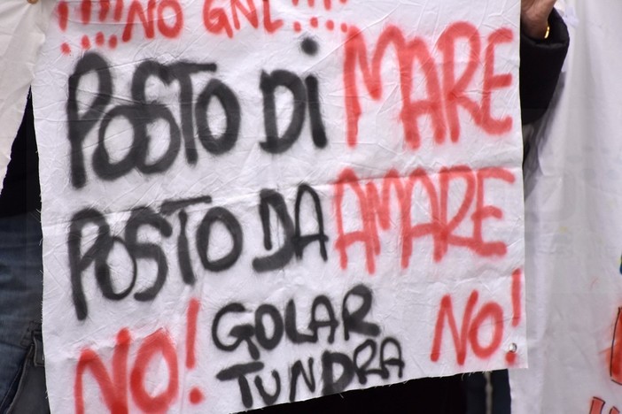Protesta no rigassificatore, il 16 febbraio a Cogoleto l'incontro organizzato da Linea Condivisa Protesta no rigassificatore, il 16 febbraio a Cogoleto l'incontro organizzato da Linea Condivisa