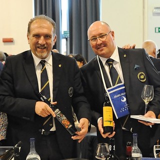 Marco Rezzano è il nuovo presidente dell'Associazione Italiana Sommelier Liguria Marco Rezzano è il nuovo presidente dell'Associazione Italiana Sommelier Liguria